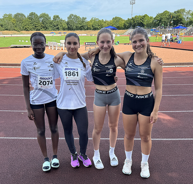 WU16-Staffel Isabelle-Melisa-Lea-Miriam