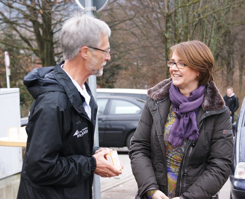 Einweihung_Treff_Schild110110_15