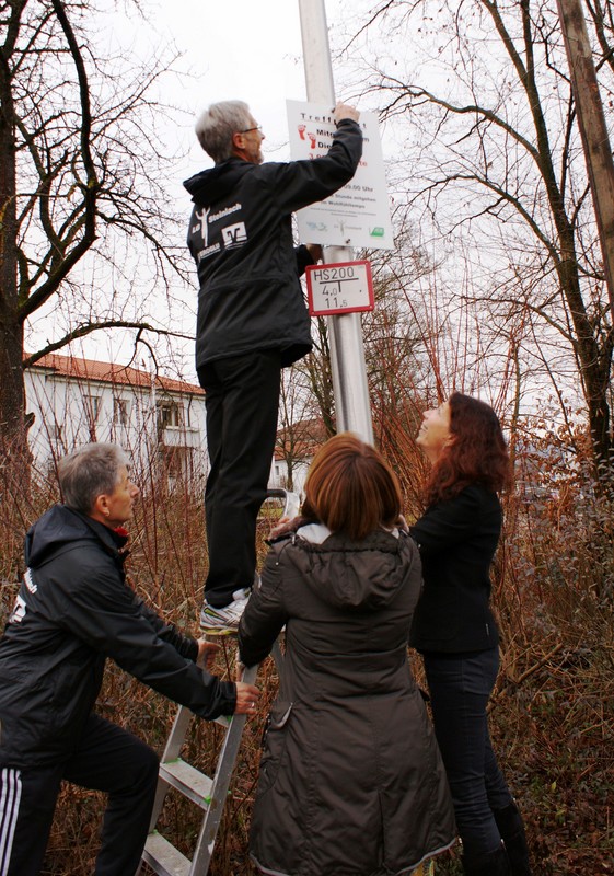 Einweihung_Treff_Schild110110_2