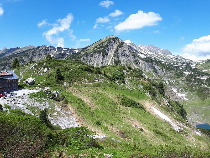 7d9dd7b1-b77e-49df-b955-e423f685ea4d