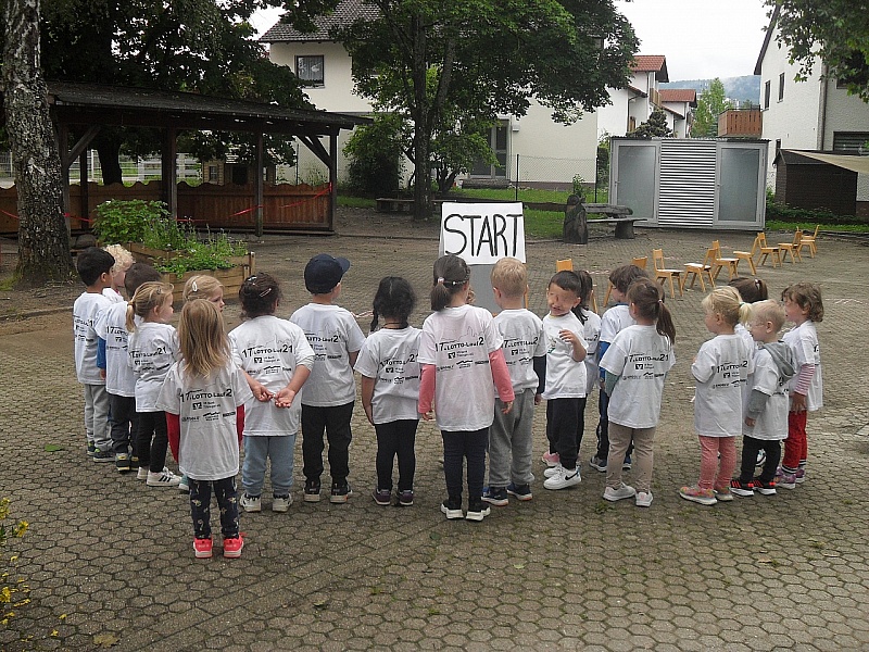 SDC18735