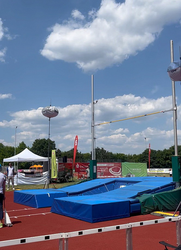 7719F2FC-7379-4B5C-BFB7-32165B1A39A4_1_105_c