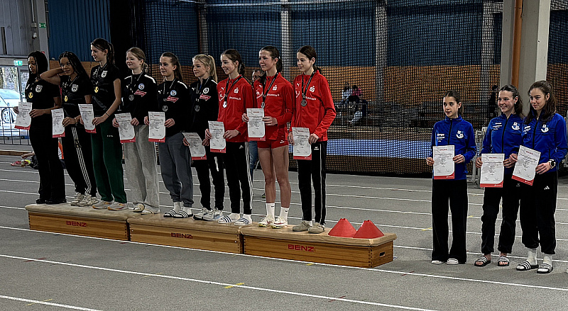 Siegerehrung WU16-Teamwertung Medaillen IMG E2396 Kopie