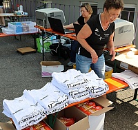17. Mössinger LOTTO-Lauf - Übergabe der T-Shirts und Tombolapreise
